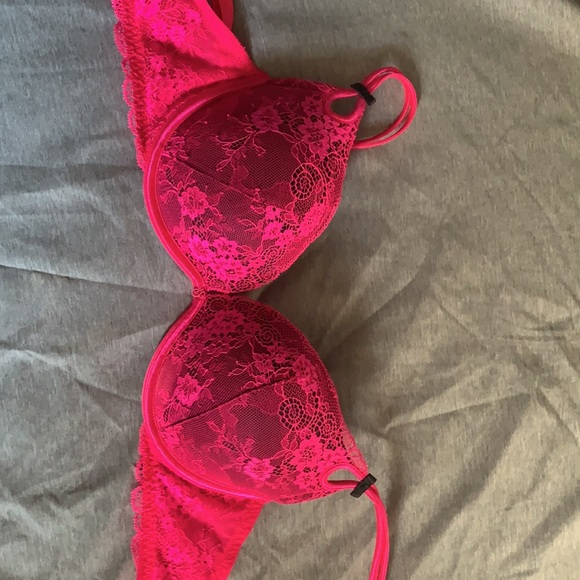 Victoria Secret Bra - Picture 3 of 4